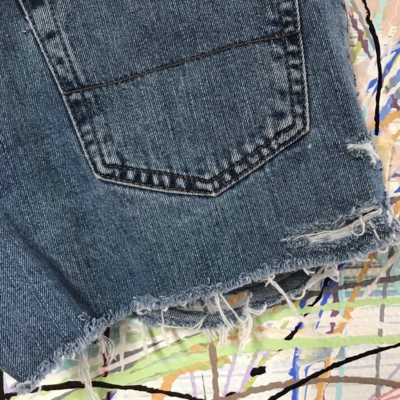 Vintage Levi's high rise destroyed shorts - Picture 8 of 13